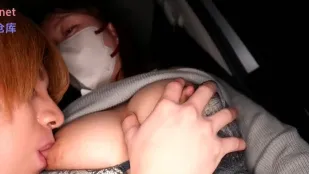 FC2PPV-4944652 爆乳人妻車中舔嫩弟誘內射