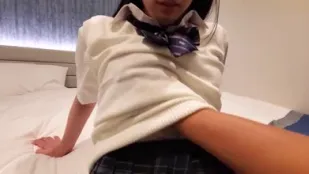 FC2PPV-4734151 脫下制服被愛撫的超絕可愛女孩身體太色情