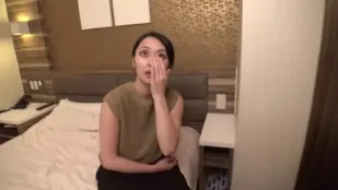 FC2PPV-4118598 美麗的妻子擁有迷人的身材和強烈的性感