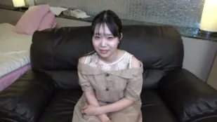 FC2PPV-4055223 略帶清純的高中三年級女子