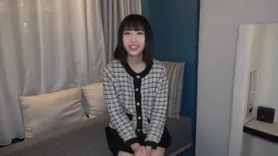 FC2PPV-4588448 雖然有著偶像般的整潔外貌但性慾強烈