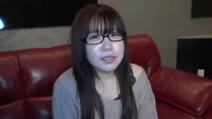 FC2PPV-1640047 戴眼鏡的敏感噴水女孩