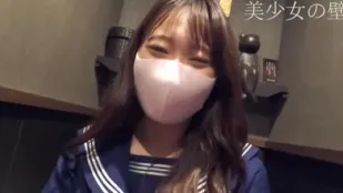 FC2PPV-1599629 穿著懷舊的水手服在廁所裡口交忍不住直接插入