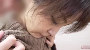 FC2PPV-4816595 我們闖入了一位正在打掃浴室的已婚婦女的家中
