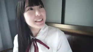 FC2PPV-1458145 偶像級黑髮少女