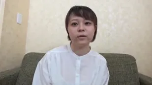 FC2PPV-1215459 儘管她身高只有152公分但她擁有令人驚艷的豐滿胸部和姣好的容貌